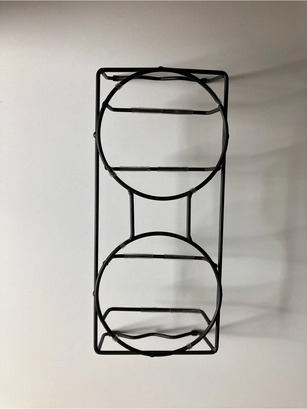 Metal pet food dish holder